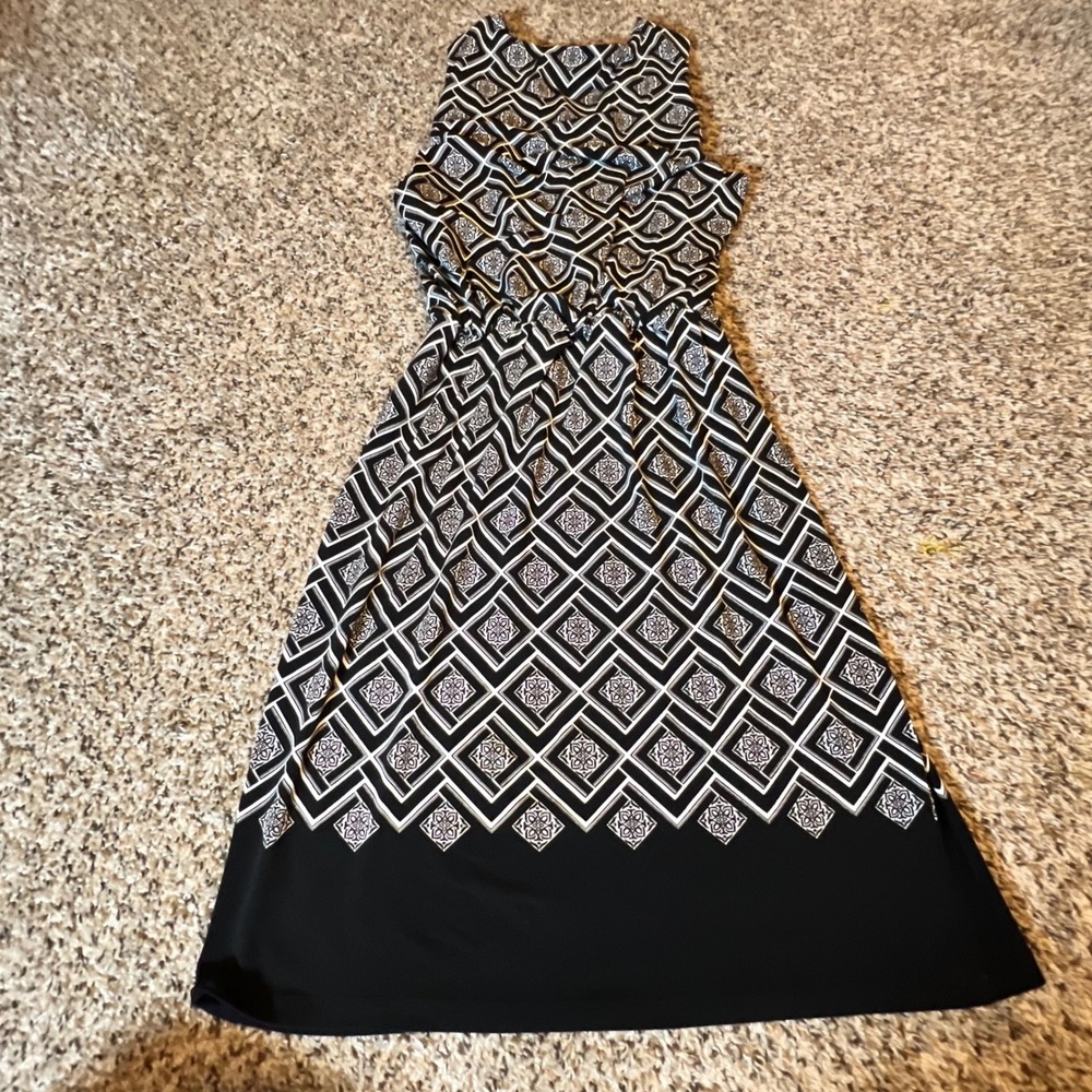 White House Black Market Black and White Geometric Midi Dress - Picture 5 of 5
